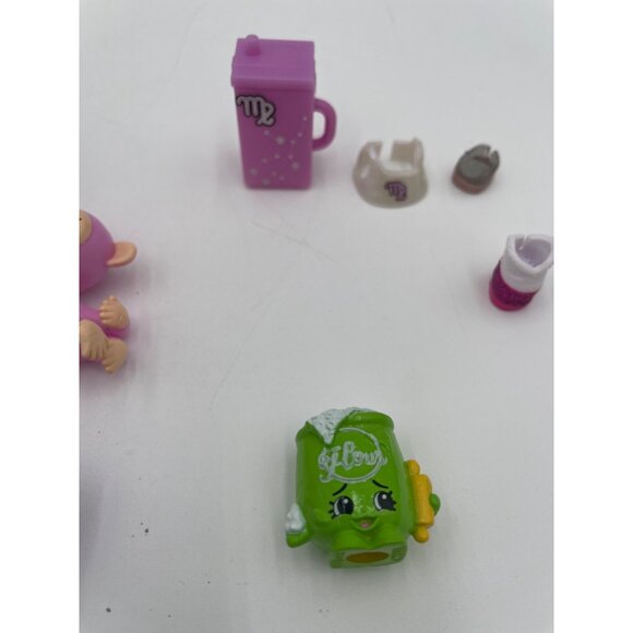 Shopkins & Fingerlings Miniature Toy Bundle With Accessories - Picture 13 of 14